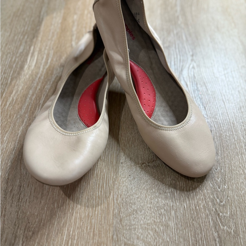 Hush Puppies Women's Chaste Ballet Leather Flat - size 11